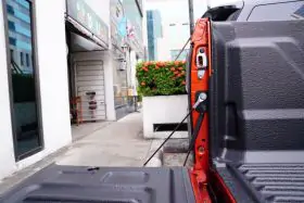 AEROKLAS TAILGATE ASSIST - NISSAN NAVARA NP300